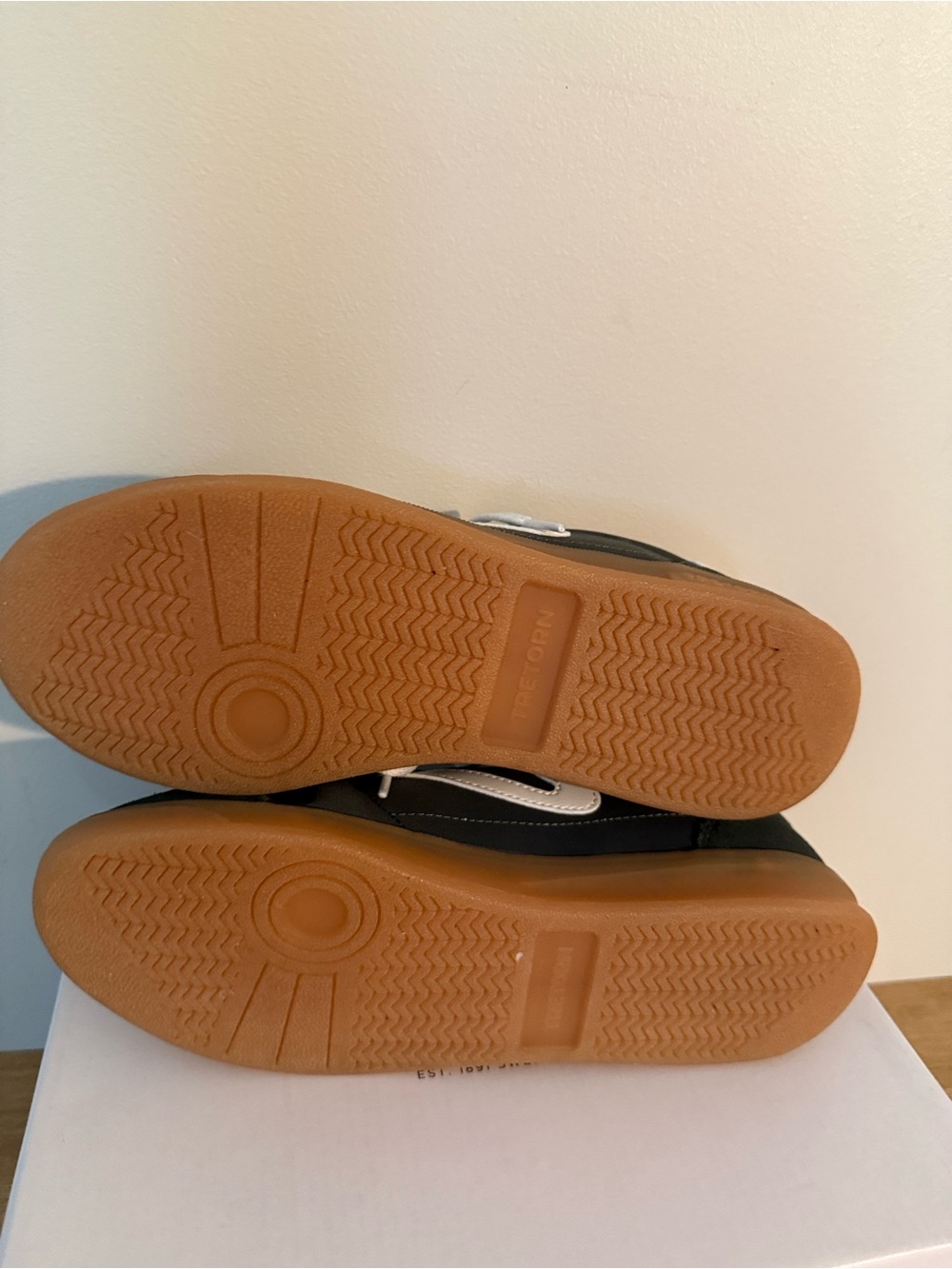 Tretorn Dark Green Skylar Low-Top Sneakers - Picture 9 of 11